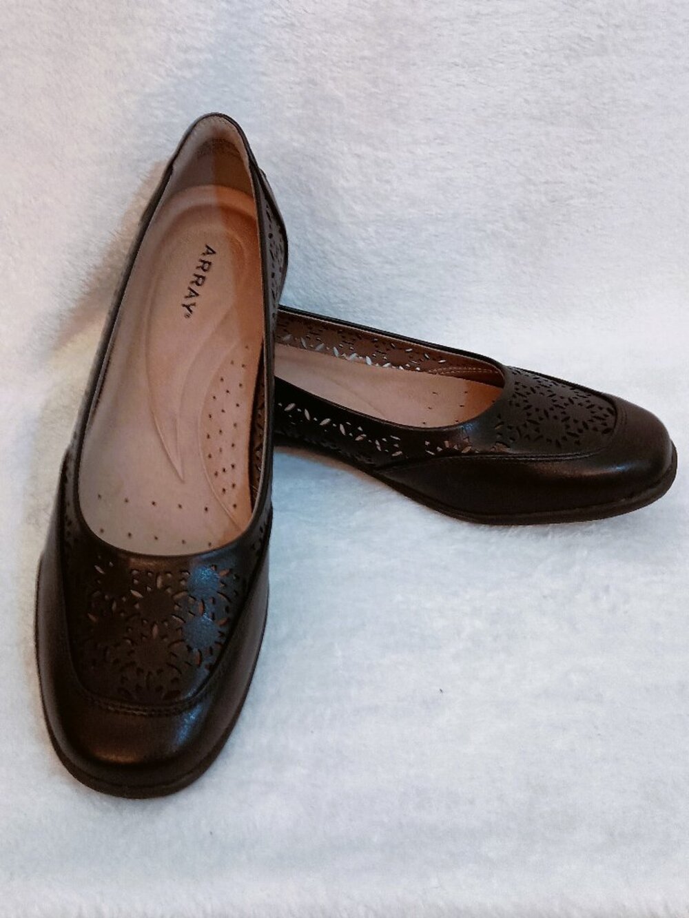 Array Jordan Slip On Flat 10M Black Pierced Cut-Out Design Cushioned Insole